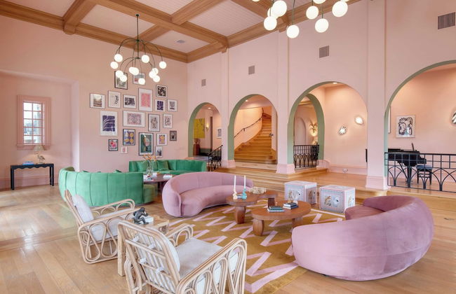 The Pond Estate by Avantstay Maximalist Designer Compound w/ 2 Casitas, Indoor + Outdoor Pools, Tennis Court, & Gorgeous Mountain Views 12k Sqft - Foto 4