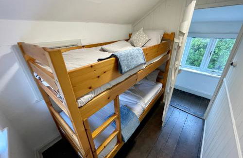 Cosy Coastal 2-Bedroom Cottage with Hot Tub and Log Burner - Foto 36