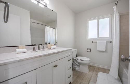 Spacious home with pool, fireplace, outdoor deck - Foto 25