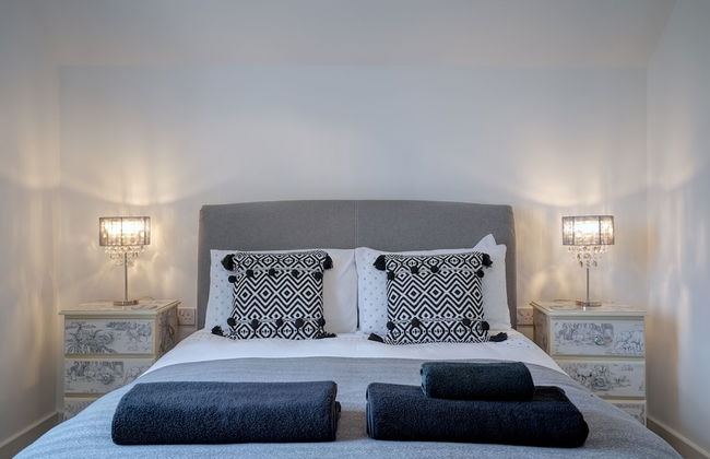 Norfolk Luxe Beach House Sleeps 8 Dog Friendly - Photo 4