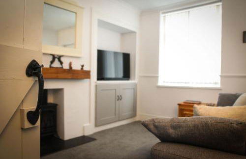 Contractor Friendly 2-Bed - Fast Wi-Fi & Netflix - Photo 13