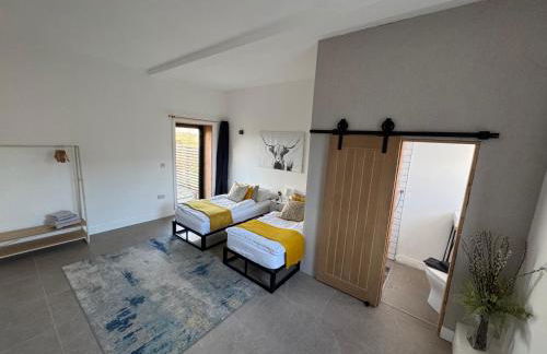 The Hayloft, Modern 4 Bed, 8 person, Barn Conversion in a Rural Location with Great Access & Hot Tub - Foto 35