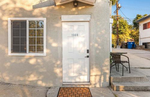 Echo Park Spacious Two-Bedroom Apartment with Private Yard and Parking - Foto 2