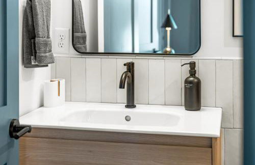 The Benton Hot Tub Theater 5 Mins to Denver - Foto 75