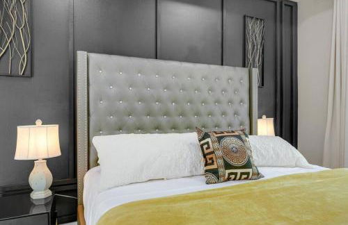 Gray Lux Hse 3BR 3 and half Ba MedCenter DownTWN HotTub - Photo 11