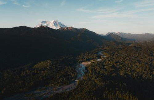 Cabin Minutes to Mt Rainier - EV, HotTub, 2 Queen and Twin - Photo 29