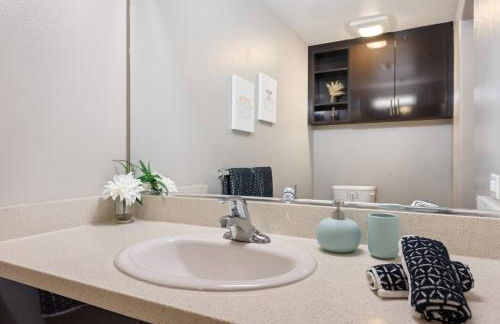 Modern 2BR/2BA in Irvine Pool & Gym - Foto 25