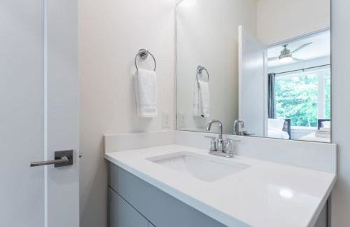 6 Bedroom Quiet Townhome! 6min to Airport & 15min to Downtown! - Foto 33