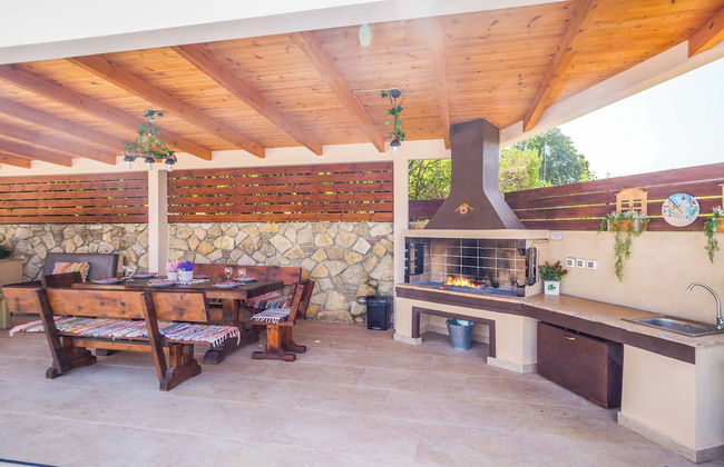 Maggie Alonia - Photo 22