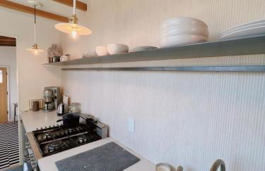 Charming 2BR Cottage with Bay and City Views-Gated Luxury Private Place - Foto 12