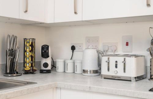 Lovely Home Near Canal, Park, & Central MK - Photo 22