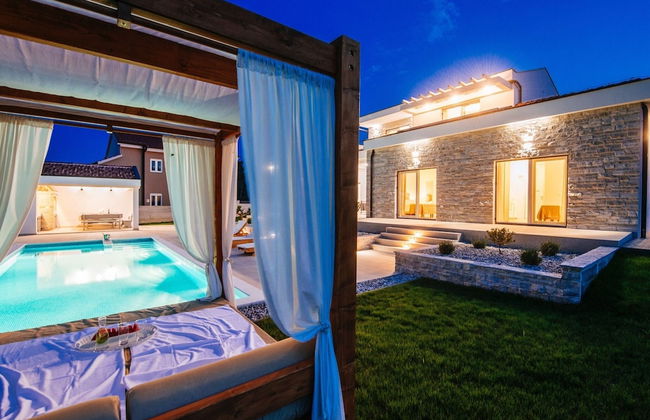 Villa With Private Pool and Garden - Foto 24