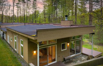 Secluded Modern Enclosed Patio Forest Views Woodland Zen by AvantStay - Foto 31