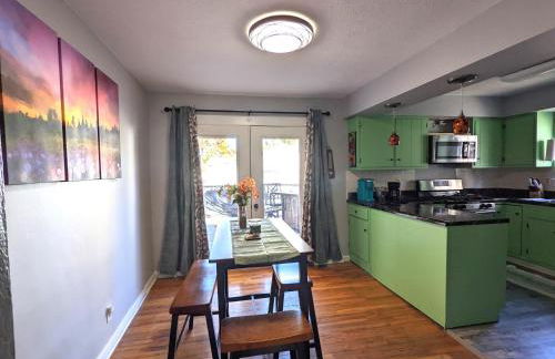 Fenced backyard, deck, pet-friendly home - Photo 5