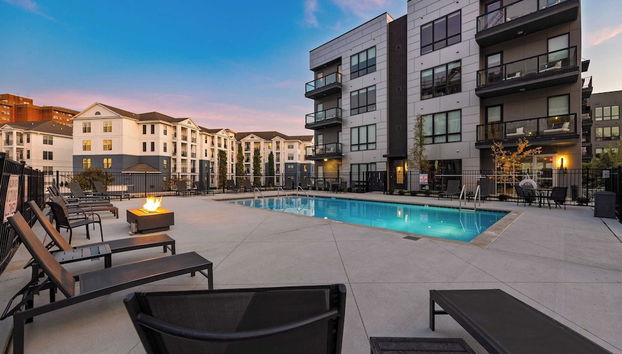 Prime Walkable Midtown Location, Pool, Gym Outlaw's Den by Avantstay - Foto 2, Innenbereich