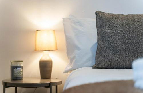 Cozy 2BR Getaway - Private Hot Tub & Bath Retreat - Foto 22