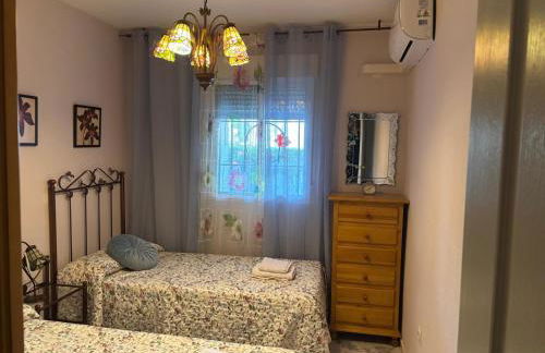 Bonito apartamento con jardín, piscina y aparcamiento gratuito - Photo 16