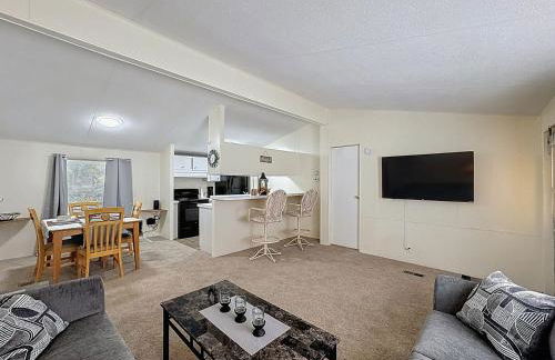 Forest Hideaway • Screened Porch • Grill - Foto 64