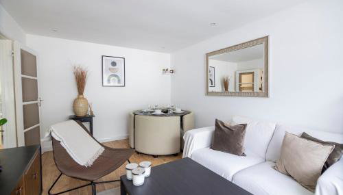 Gorgeous Modern Apartment near Redhill Station inc Private Garden & Parking - Foto 3