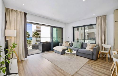 Bright Modern Beachside Apartment with Pool & Seaview - Foto 1