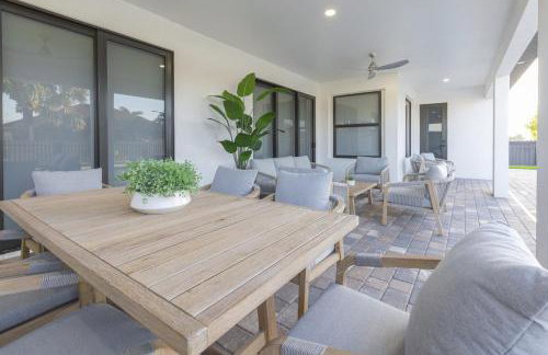 KING BED - FREE Pool Heat - 85 in TV - 4BR Villa - Foto 19