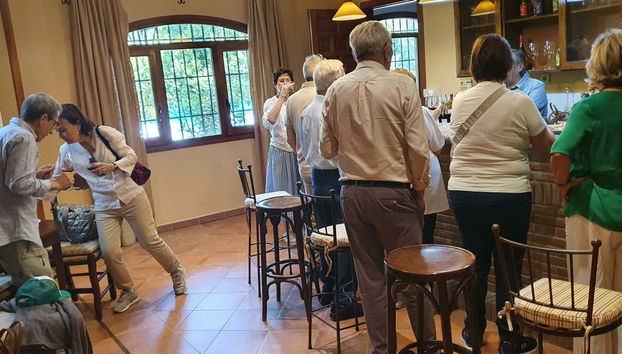 Probando diferentes vinos toledanos