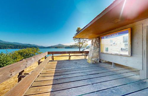 100 Yards to Foster Reservoir! Home with Hot Tub - Foto 3