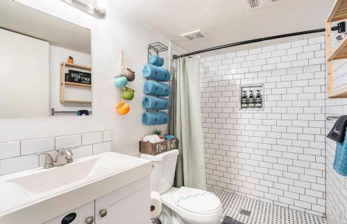 2BR Apt with BBQ & Parking Spring Fling Stay - Foto 16