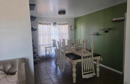 3BD, Pet Friendly House with Huge Backyard - Foto 6