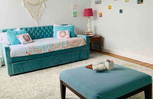 A Regal Retreat- Exclusive Parking, Prime Location - Foto 39