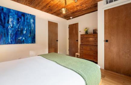 Modern Catskills Escape w Open Living Steam Shower Hot Tub w Mountain Views Minutes from Woodstock Trails Suncliff Vista - Foto 20