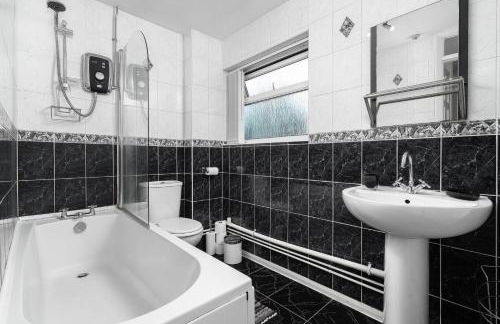 Modern 4 bedroom home ideal for Contractors, Groups and families ,FREE parking for multiple vehicle's - Foto 8