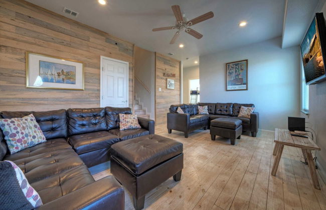 Sleeps 26 2 Homes w/ Waterfront Pool + Boat Dock Laguna Village Escape - Foto 52