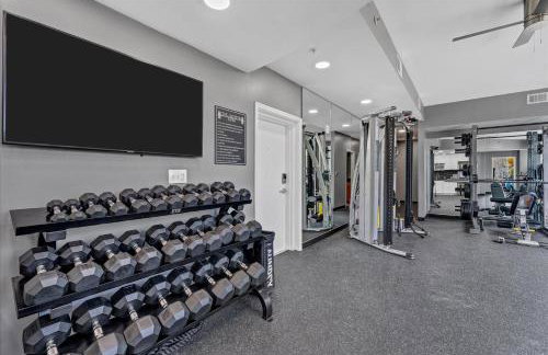 Luxurious 2 Beds 2 Baths Downtown Apartment - Photo 36