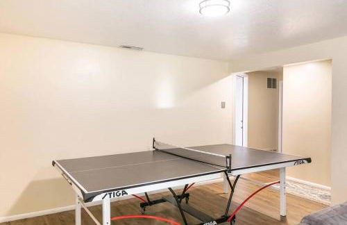 Spacious 3BR Basement Apt near Airport, Work, Ski - Photo 9