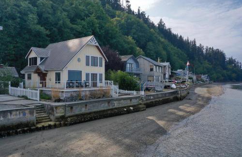 WhidbeyBeachHouse, an Oceanfront Getaway on a Private Beach - Foto 2