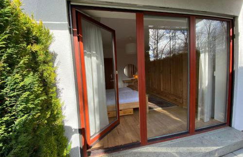 Ferienwohnung-Kapitaen-Hook-mit-Sonnenterrasse-Garten-zwischen-Strand-Wald-Wiese-auf-Ruegen - Foto 11