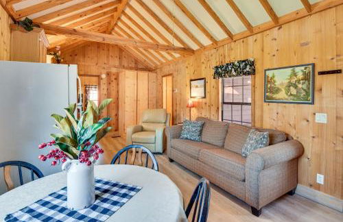 Cozy Dillard Cabin with Mountain Views and Pool Access - Foto 2