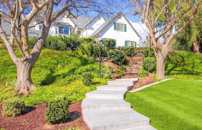 The Riesling Retreat by Avantstay Estate w/ Pool, Hottub, Putting Green & Pickle Ball Court! - Photo 5