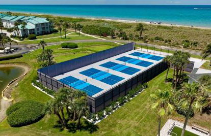 Beachfront paradise Ocean Village Golf Tennis Several heated pools Tiki bar Pickleball insite sports bar and restaurant and much more - Foto 27