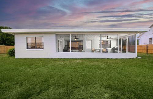 Hook, Line and Leisure Lakefront Gem with Porch! - Foto 36