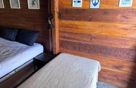 Chalé de Madeira, a 60m do mar em condomínio - Foto 8