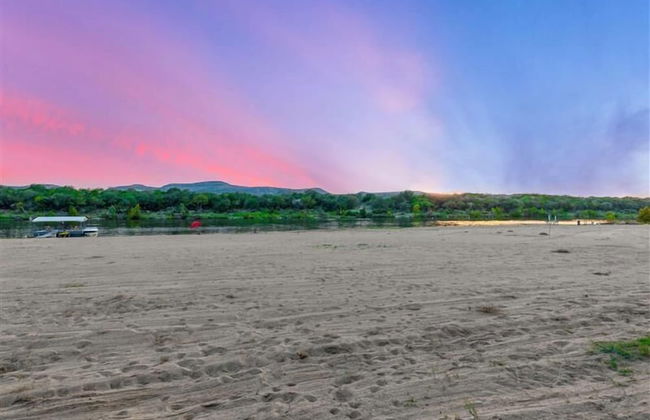 Beach House 2 on Lake LBJ - Sleeps 24 - Foto 24