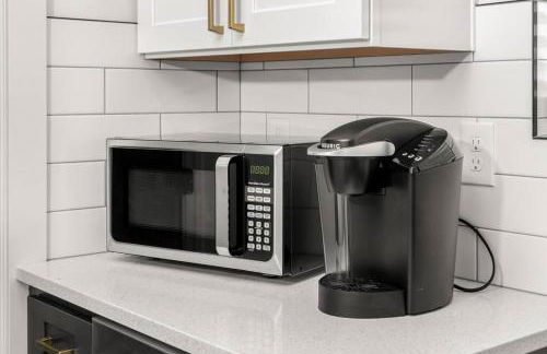 Updated Family Friendly Hillyard Gem NEW HOT TUB! - Foto 34