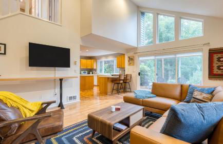 Forest Front Home w Fire Pit Mins to Beaches Wineries Trails Cedarview Retreat by AvantStay - Foto 6