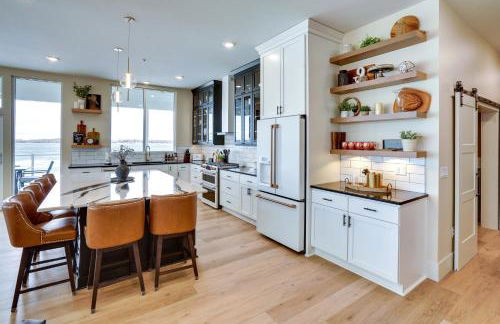 Waterfront Watertown Condo with Patio and Pool Access! - Foto 2