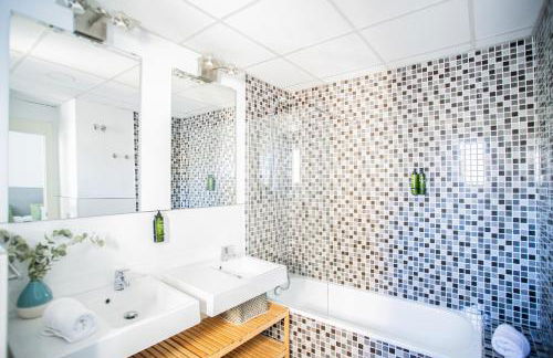 AZZ Sevilla Torre de la Plata Apartamentos - Photo 90