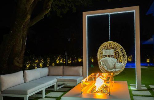 The World's Mansion - Game Room, 9 Bedrooms, HtdPool, Mini Golf, BBQ - Foto 45