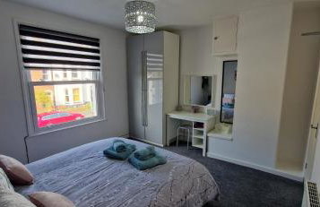 Unique Exmouth Family Holiday Home Close to Beach & Town - Photo 3