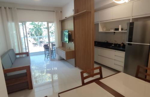 Apartamento novo a 350 m da praia das Toninhas em Ubatuba - 2 dormitórios sendo 1 suite, piscina, varanda gourmet com churrasqueira, ar condicionado, cozinha completa, garagem privativa - Foto 3